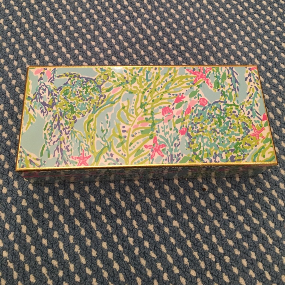 Patterned jewelry box NEVER USED